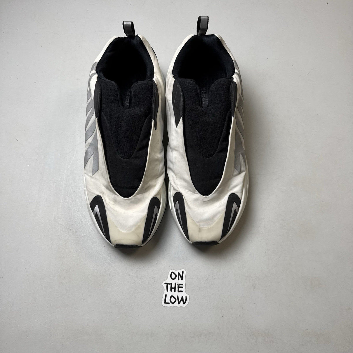 Adidas Yeezy Boost 700 MNVN Laceless Analog (USED)