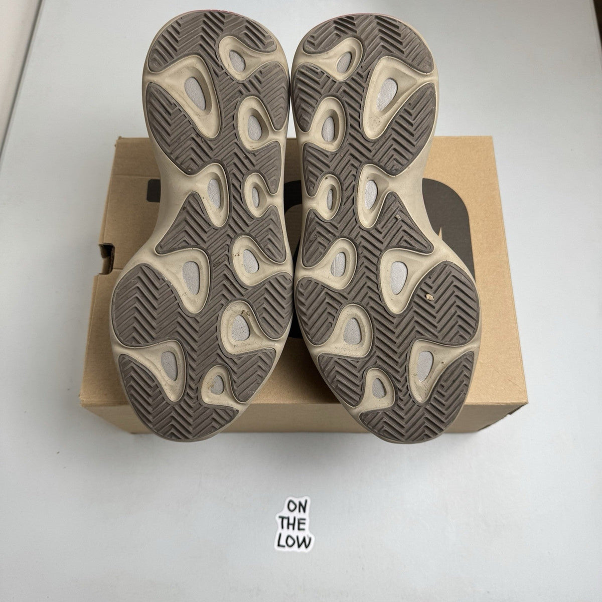 Adidas Yeezy Boost 700 V3  Faded Carbon (USED)