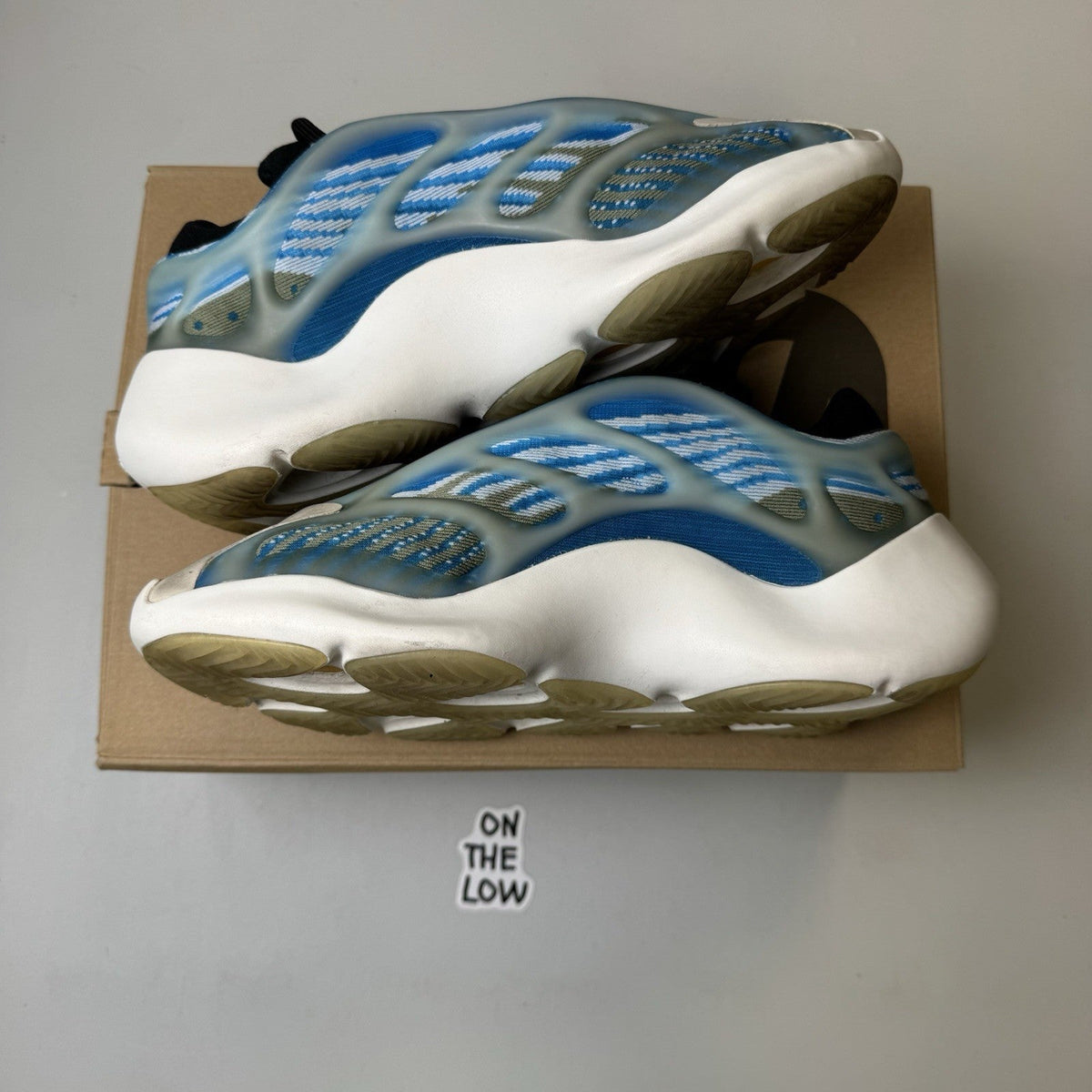 Adidas Yeezy 700 V3 Arzareth (USED)