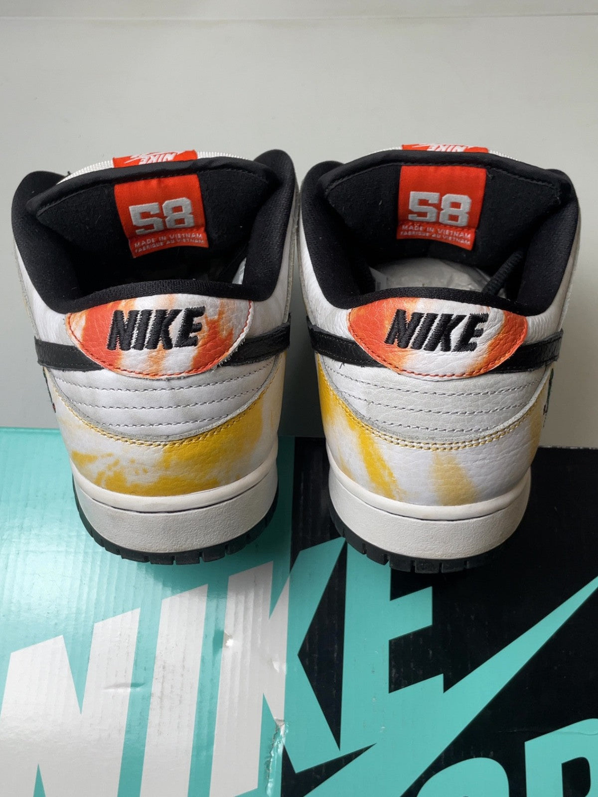 Nike Dunk SB 2019 Low Tie Dye Rayguns (USED)