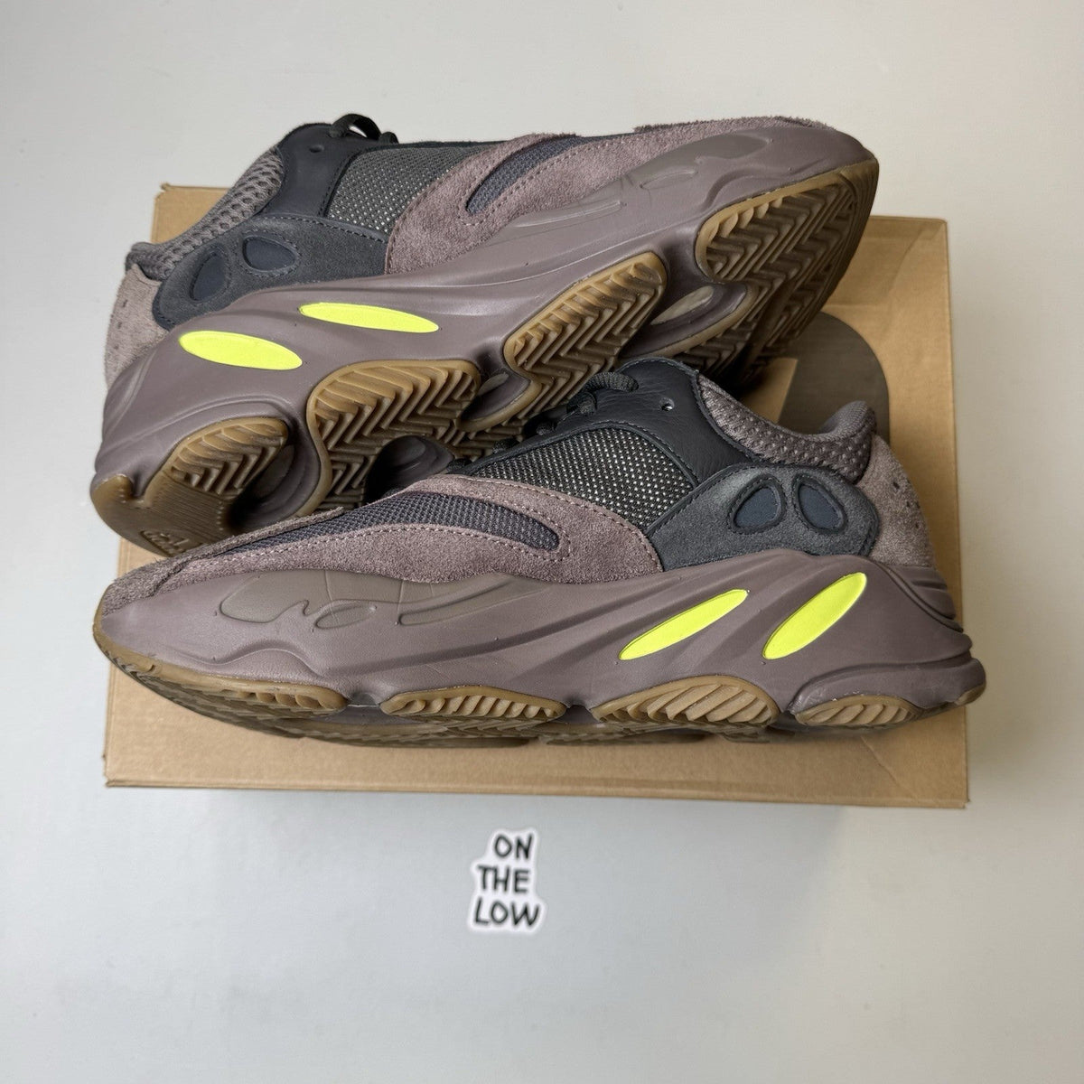 Adidas Yeezy Boost 700 V2 Mauve (USED)