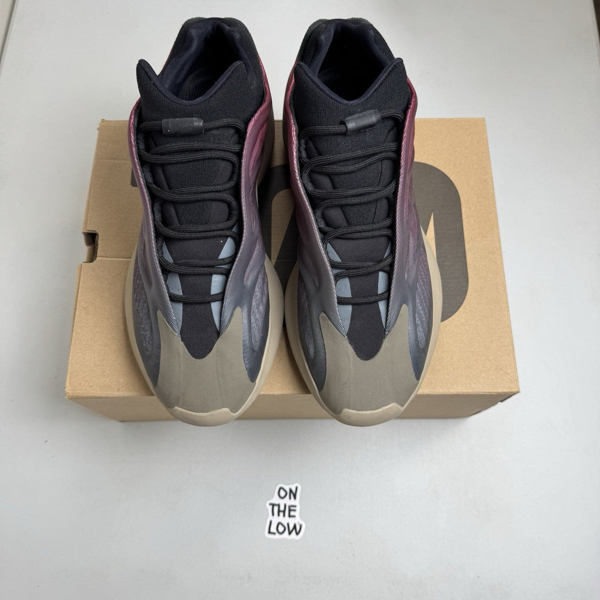 Adidas Yeezy Boost 700 V3  Faded Carbon (USED)