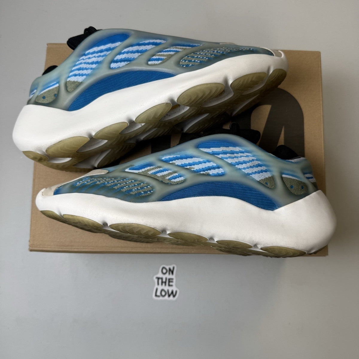 Adidas Yeezy 700 V3 Arzareth (USED)