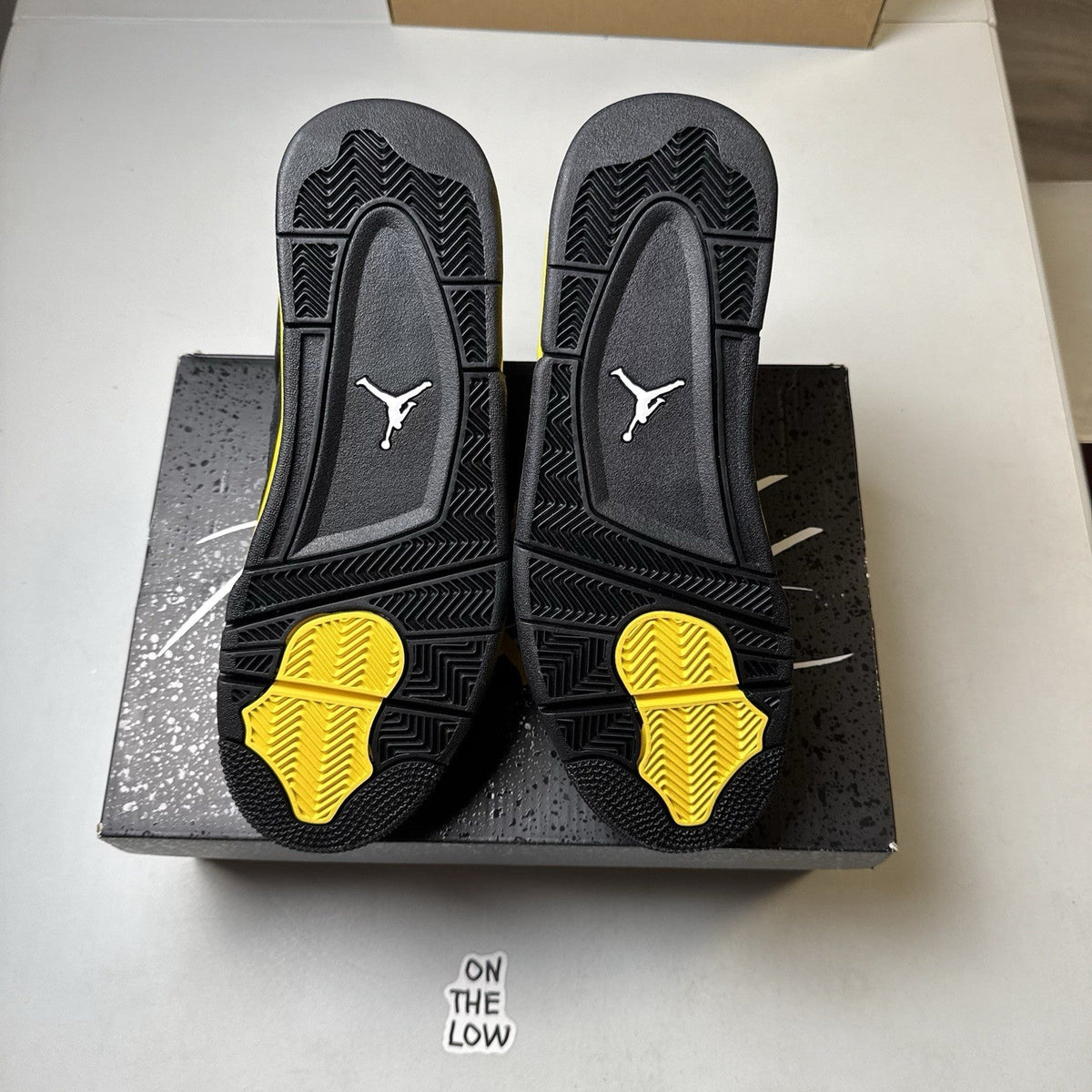Jordan 4 Retro Thunder 2023