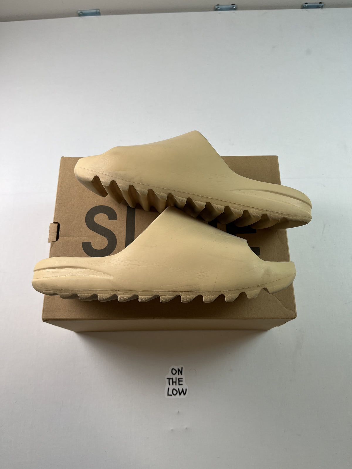 adidas Yeezy Slide Desert Sand (USED)