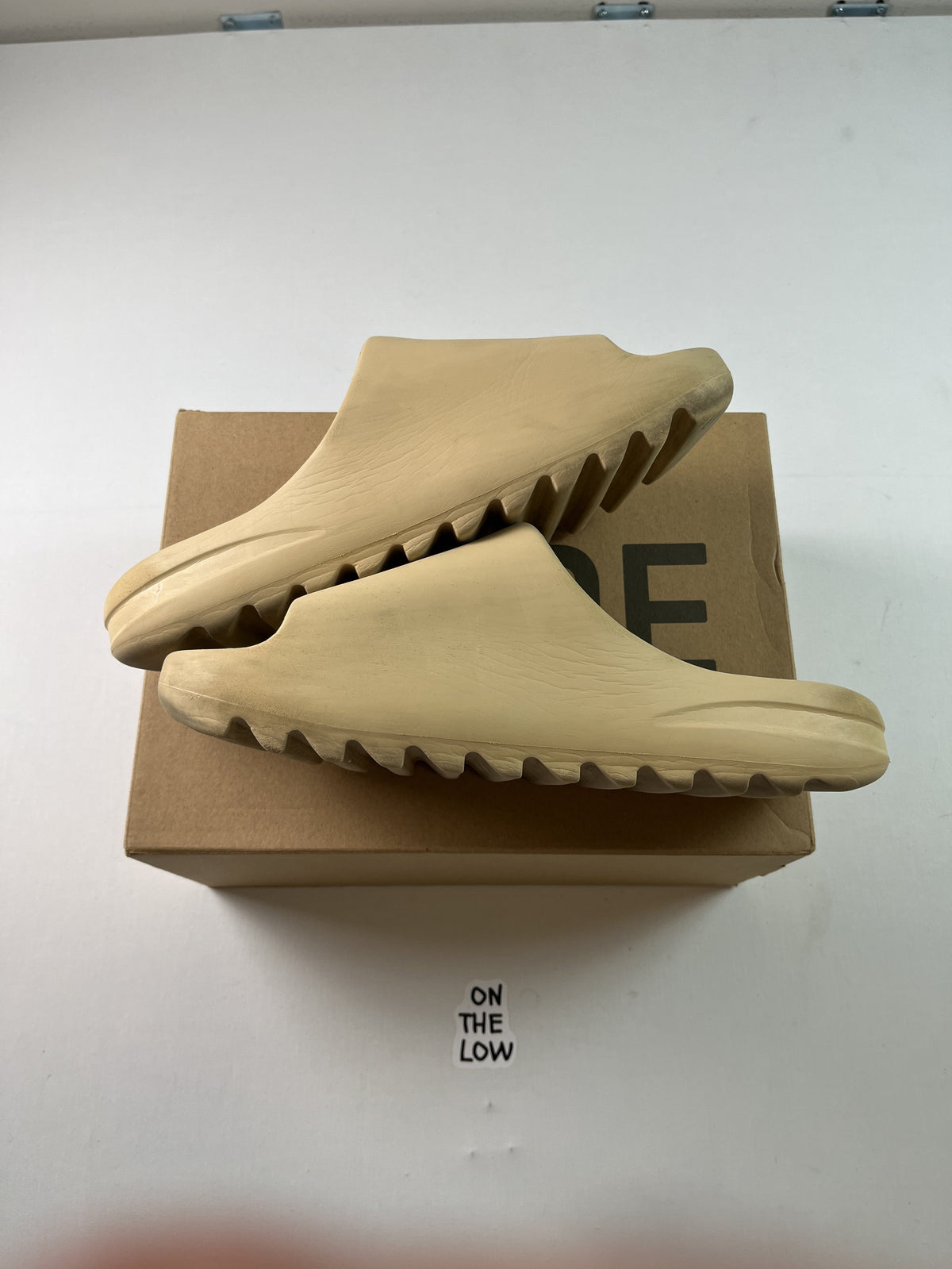 adidas Yeezy Slide Desert Sand (USED)