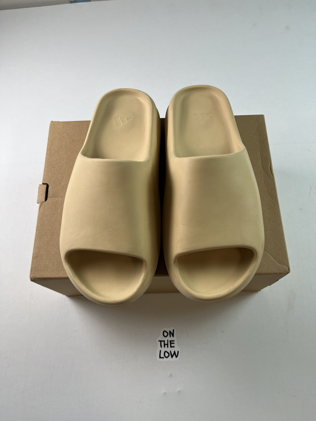 adidas Yeezy Slide Desert Sand (USED)