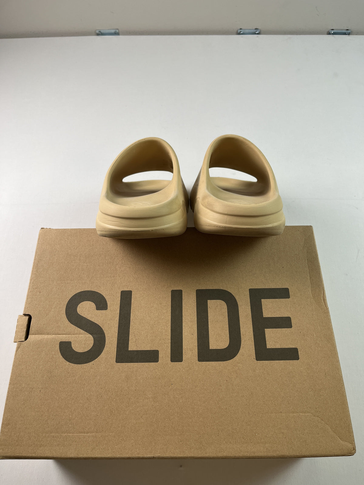 adidas Yeezy Slide Desert Sand (USED)
